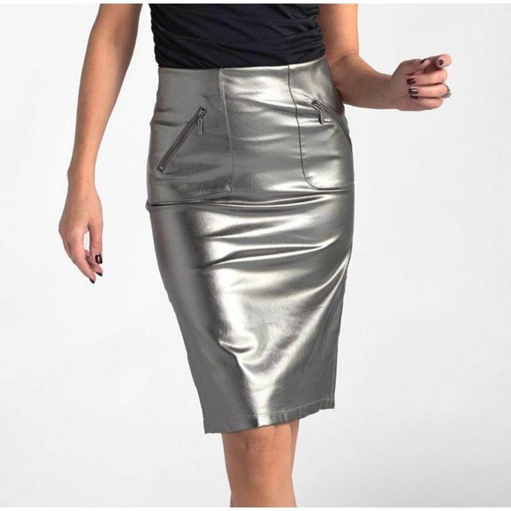 Kate and Mallory Women’s Metallic Coated Front Pocket Skirt size 8 NWOT